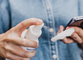 Akıllı telefon ekranı nasıl temizlenir? Bilmeniz gerekenler!