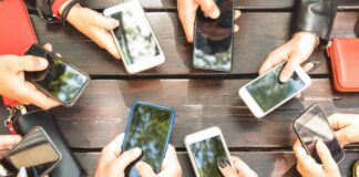 Akıllı telefonunuzda asla tutmamanız gereken şeyler