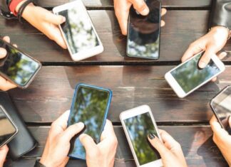 Akıllı telefonunuzda asla tutmamanız gereken şeyler