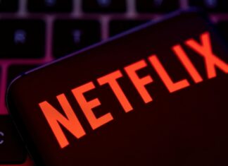 Netflix, yazarların ve oyuncuların grevi nedeniyle altı filmin vizyona girmesini erteledi