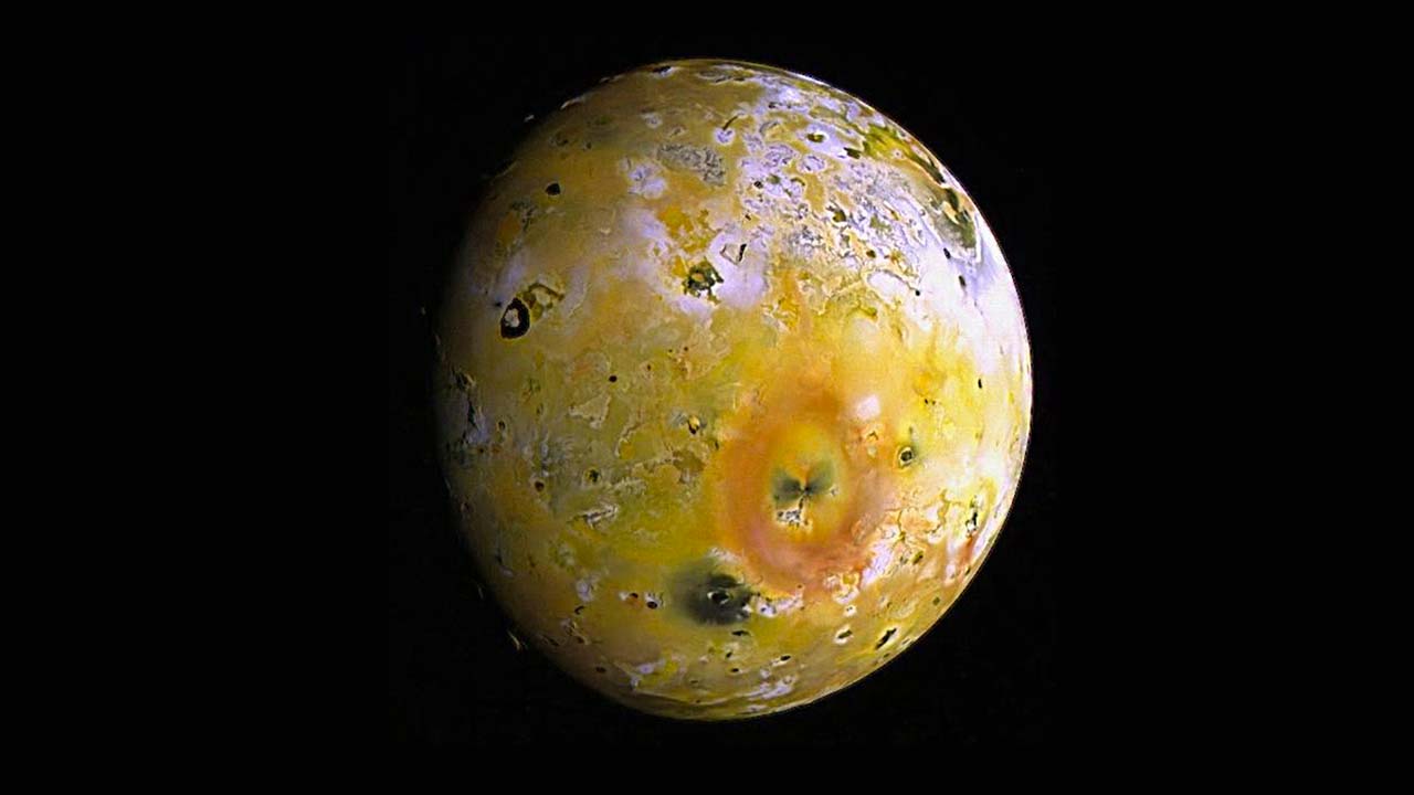 Jüpiter'in volkanik uydusu Io