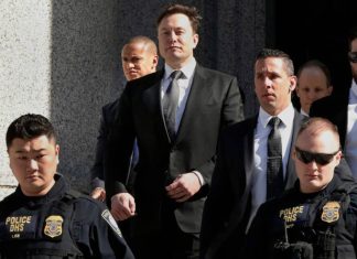 Elon Musk, koruma ordusu ile geziyor! Suikast girişimi mi bekliyor?