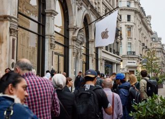 iPhone 16: Yetersiz güncellemelere rağmen uzun kuyruklar oluştu