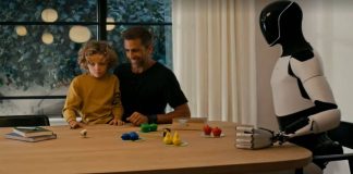 Tesla Optimus robotlar tanıtıldı: Bebeğinizi emanet eder misiniz?