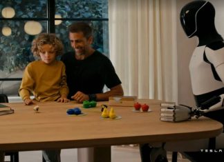 Tesla Optimus robotlar tanıtıldı: Bebeğinizi emanet eder misiniz?