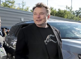 xAI, Grok sohbet botuyla yapay zekayı cebe taşıyor