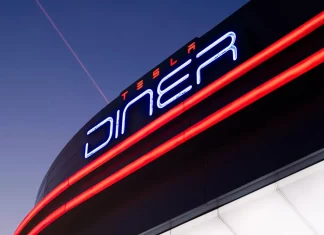Tesla ilk restoranını açtı