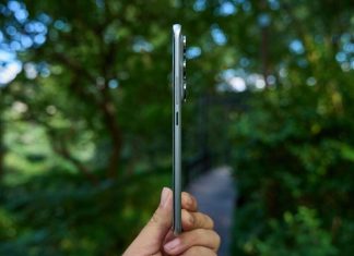 Dünyanın en ince 3D kavisli telefonu tanıtıldı