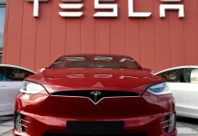 Tesla yöneticileri resmen istifa etti