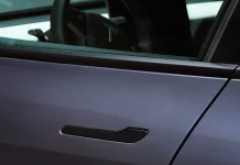 Tesla kapı kollarını yeniden tasarlıyor