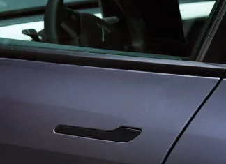 Tesla kapı kollarını yeniden tasarlıyor