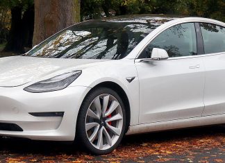 Tesla satışları düşmeye devam ediyor