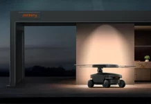 Akıllı Robot, Cihazlarınızı Şarj Etmek İçin Yanınızda Geziyor Güneş enerjili şarj robotu