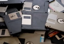 Eski Disketler Akıllı Televizyon Kumandasına Dönüştü Eski disketler