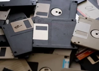 Eski Disketler Akıllı Televizyon Kumandasına Dönüştü Eski disketler