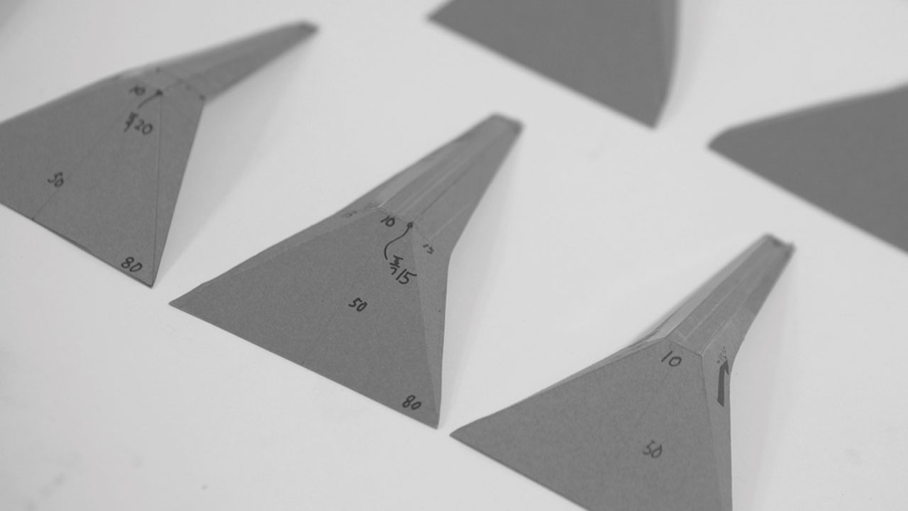 Tasarımsal dokuya sahip minik faraş ve süpürge Pembe