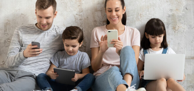 Ebeveynlik tarzınız çocuğunuzun ekran başında geçirdiği süreyi etkiliyor mu?